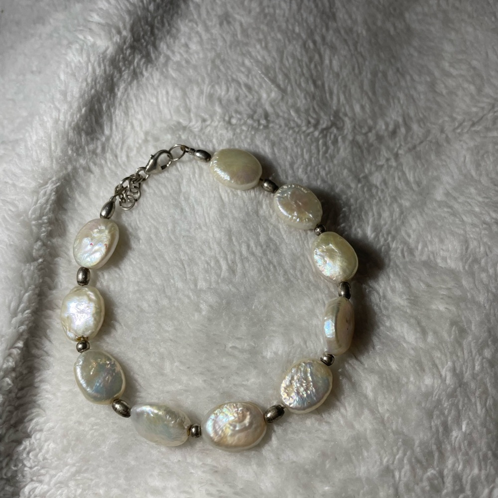 Freshwater Coin Pearl Bracelet in Iridescent White